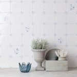 Classic Delft flowers with classic corners in Rosalind blue