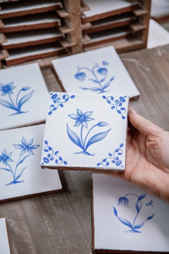 Hand painted delft lo