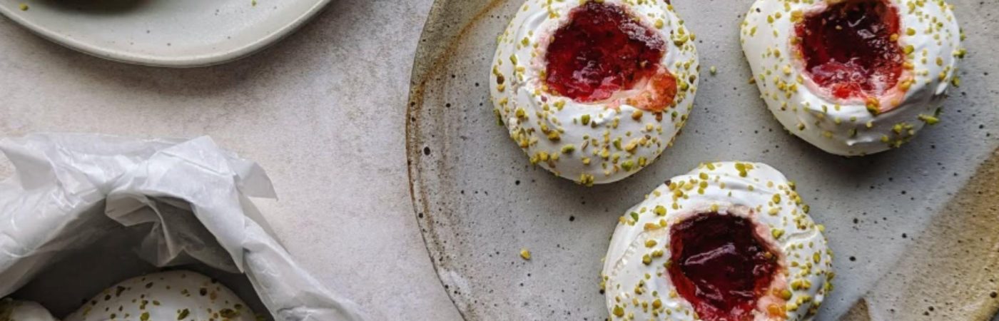 Jammy meringue bites